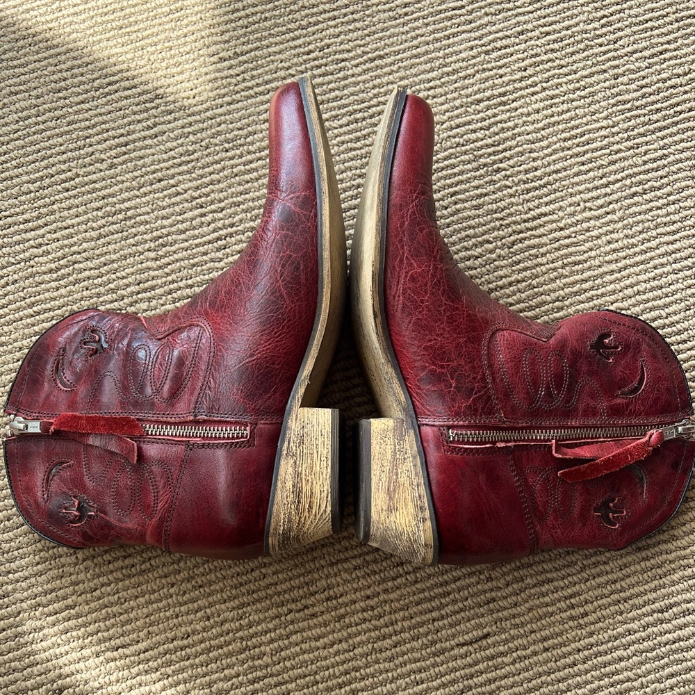 Dingo red leather cactus moon boots size 8M